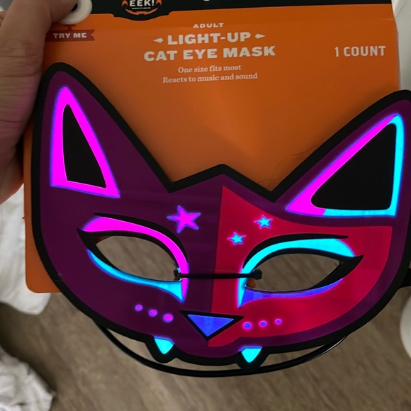 Light Up Cat Eye Mask - Picture 2 of 3